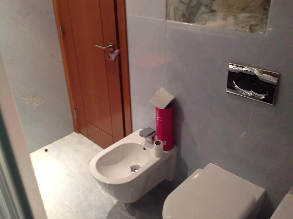 Canas Guest House In Lisbon