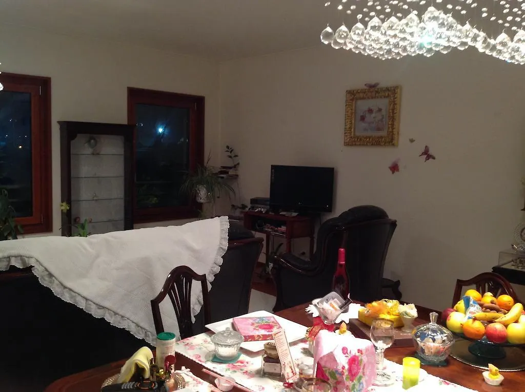 Homestay Canas Guest House In Lisbon